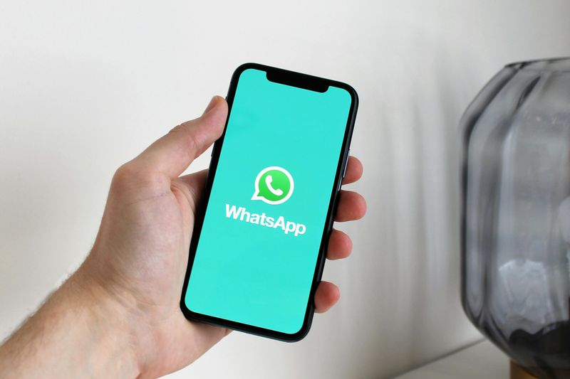 M**a добавила ИИ-генерацию изображений в реальном времени в WhatsApp  пока в тестовом режиме