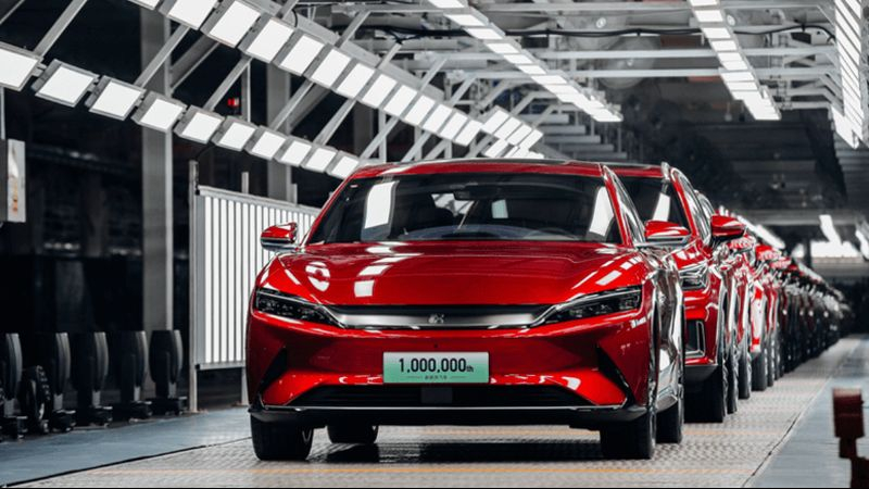Китайский автопром выпустит вдвое больше электромобилей и гибридов, чем сможет продать в Китае