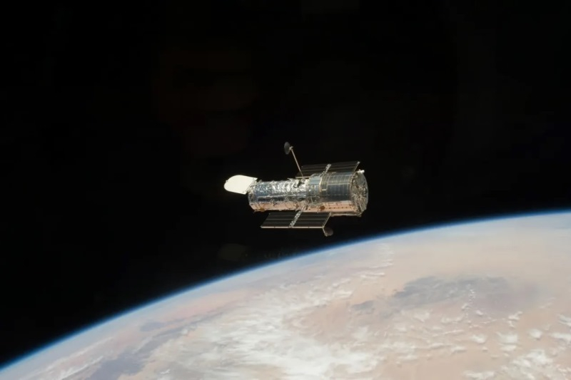У «Хаббла» снова засбоил гироскоп — космический телескоп прекратил работу и перешёл в безопасный режим