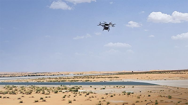 EHang продемонстрировала в Абу-Даби беспилотные дроны трёх модификаций: пассажирский, грузовой и пожарный