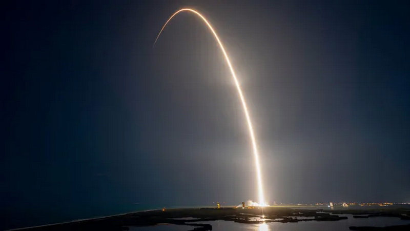 SpaceX вывела на околоземную орбиту очередную партию из 23 спутников Starlink