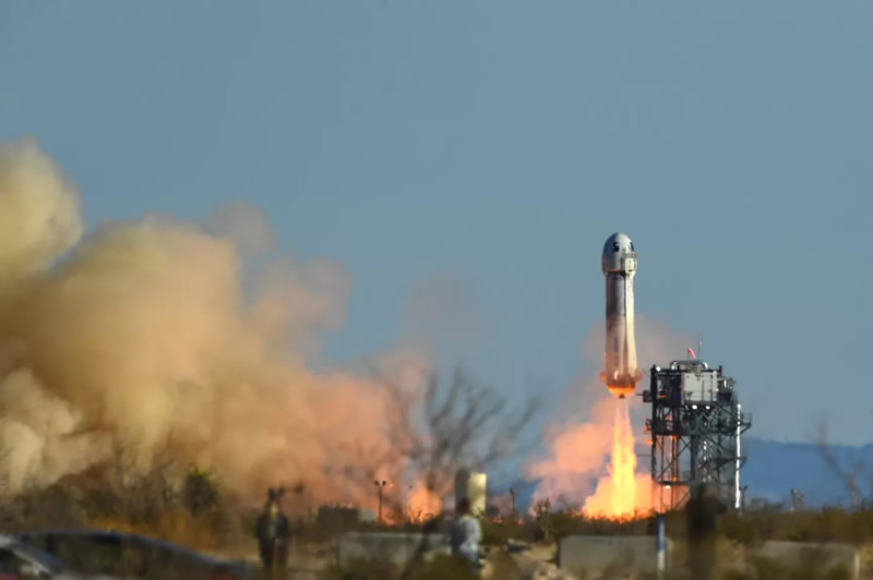 Blue Origin на этой неделе возобновит туристические полёты на границу космоса