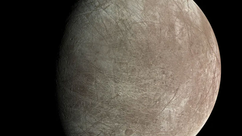 Зонд NASA Юнона показал ледяную поверхность юпитерианской луны Европы в невероятных подробностях