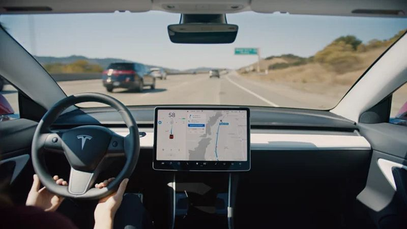 Tesla с автопилотом в среднем проезжает 12,2 млн км без аварий — в 8 раз больше, чем без автопилота