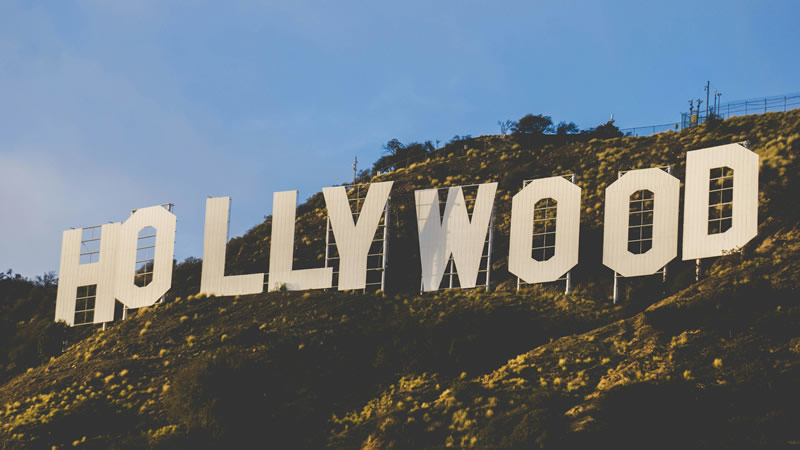 Alphabet и M**a предлагают Голливуду миллионы долларов за использование контента для ИИ