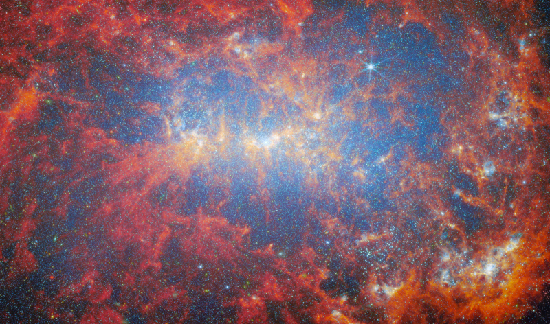 Джеймс Уэбб в красках показал карликовую галактику со вспышкой звездообразования