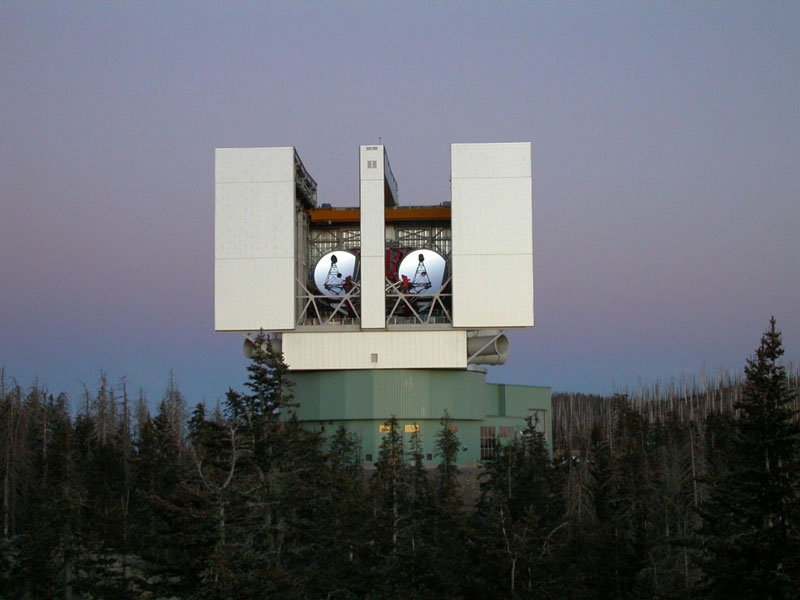  Большой бинокулярный телескоп. Источник изображения: NASA 