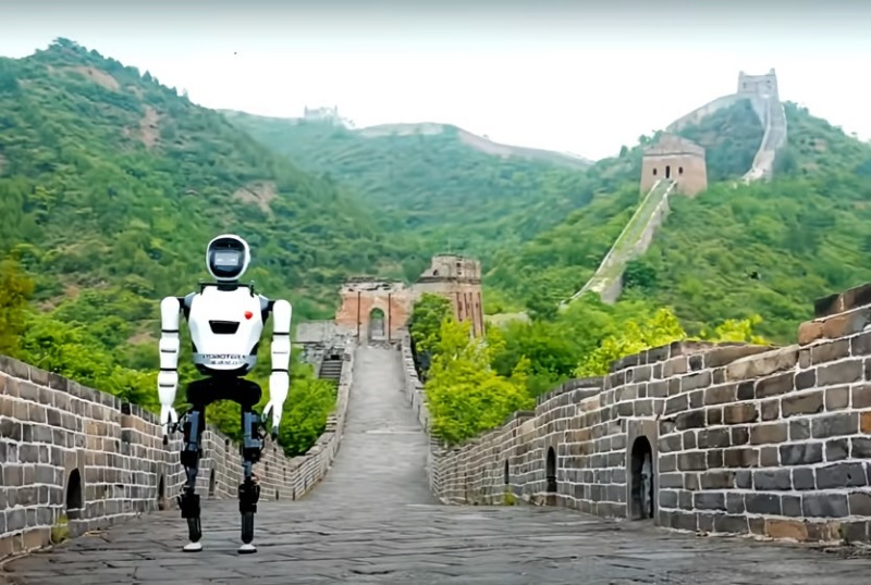 Робот-гуманоид XBot-L покорил Великую Китайскую стену