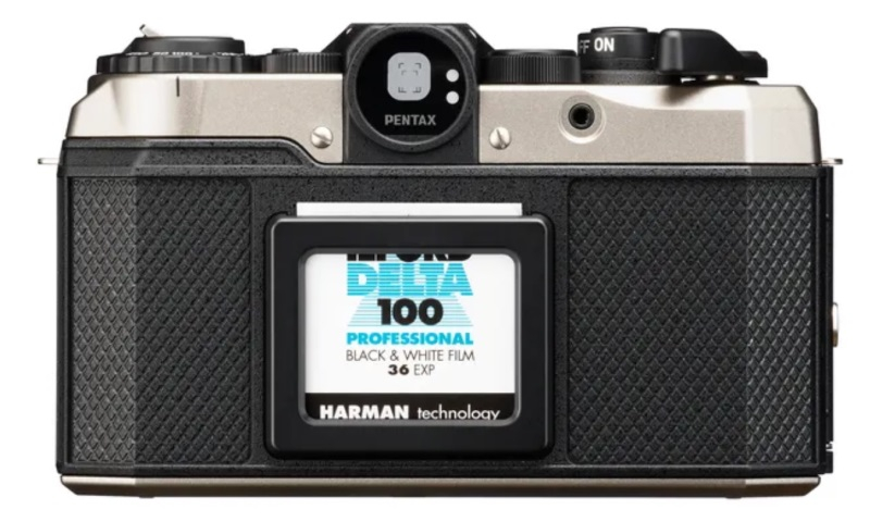 Представлена плёночная полуформатная камера Pentax 17 в стиле «ретро» за $500