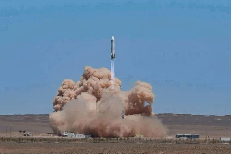 Прототип китайской многоразовой ракеты впервые подпрыгнул на 12 км и мягко приземлился