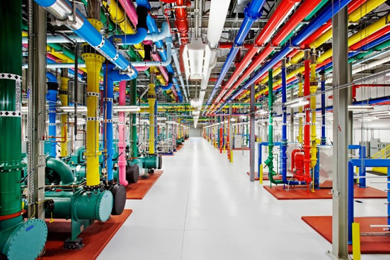  Охлаждающие трубы в центре обработки данных Google. Источник изображения: Arstechnica.com 