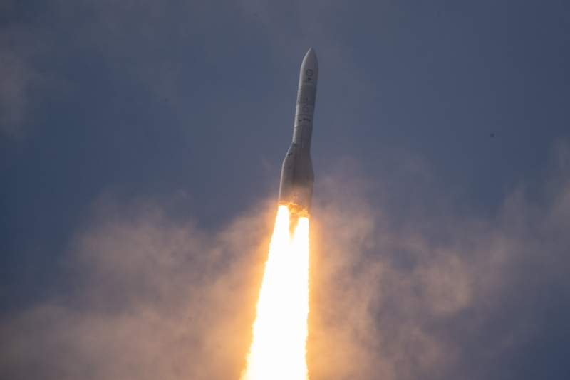 Европейская тяжёлая ракета Ariane 6 успешно отправилась в свой первый полёт на орбиту