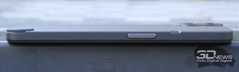  CMF Phone 1, левая грань: клавиша громкости 