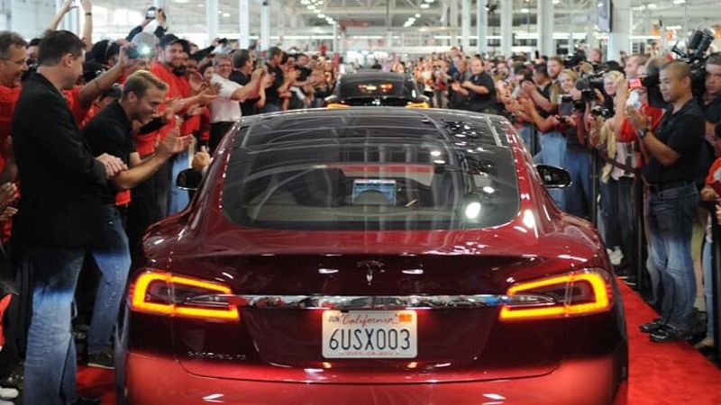 Илон Маск намерен потратить $5 млрд из средств Tesla на инвестиции в ИИ-стартап xAI