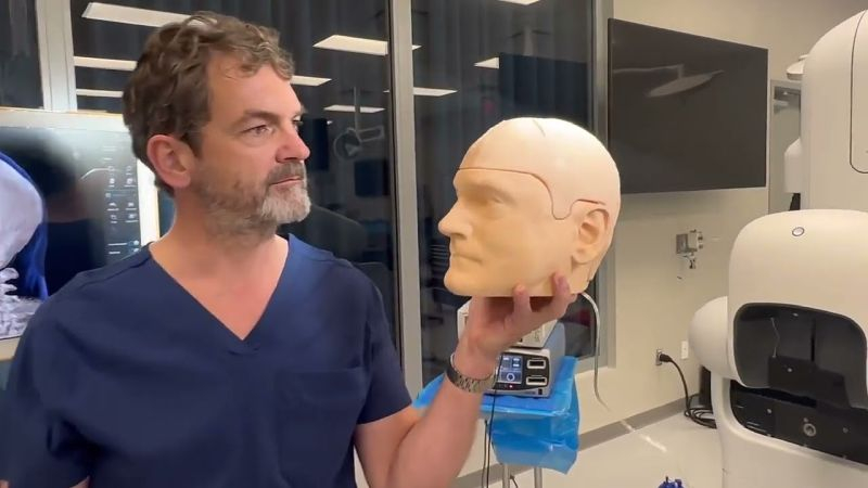 Neuralink вживила имплант в мозг своего второго пациента