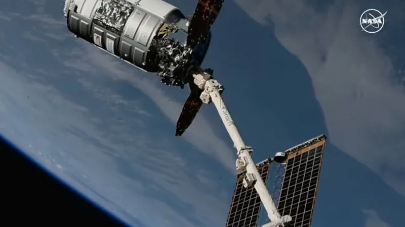 Космический грузовик Cygnus прибыл на МКС в целости и сохранности, несмотря на сбой двигателя