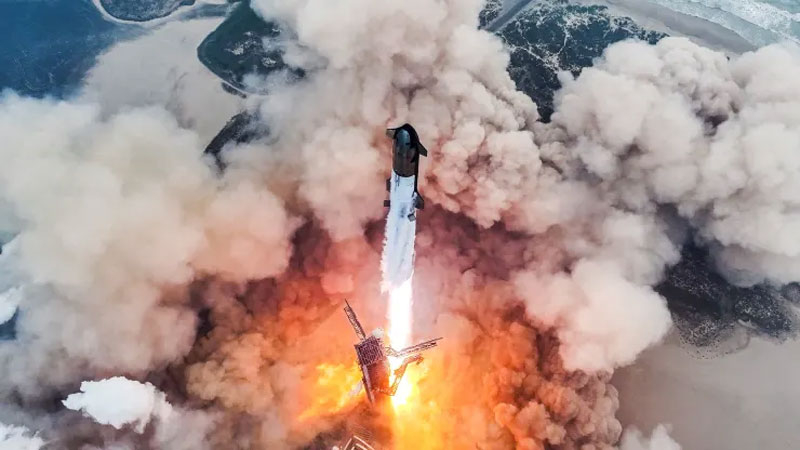  Руководству компанияи SpaceX глубоко фиолетово за дым над водой. Источник изображения: SpaceX 