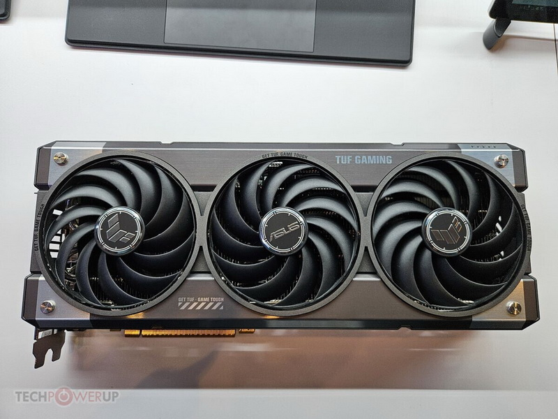  Asus Radeon RX 9070 XT TUF Gaming на CES 2025. Источник изображения: TechPowerUp 