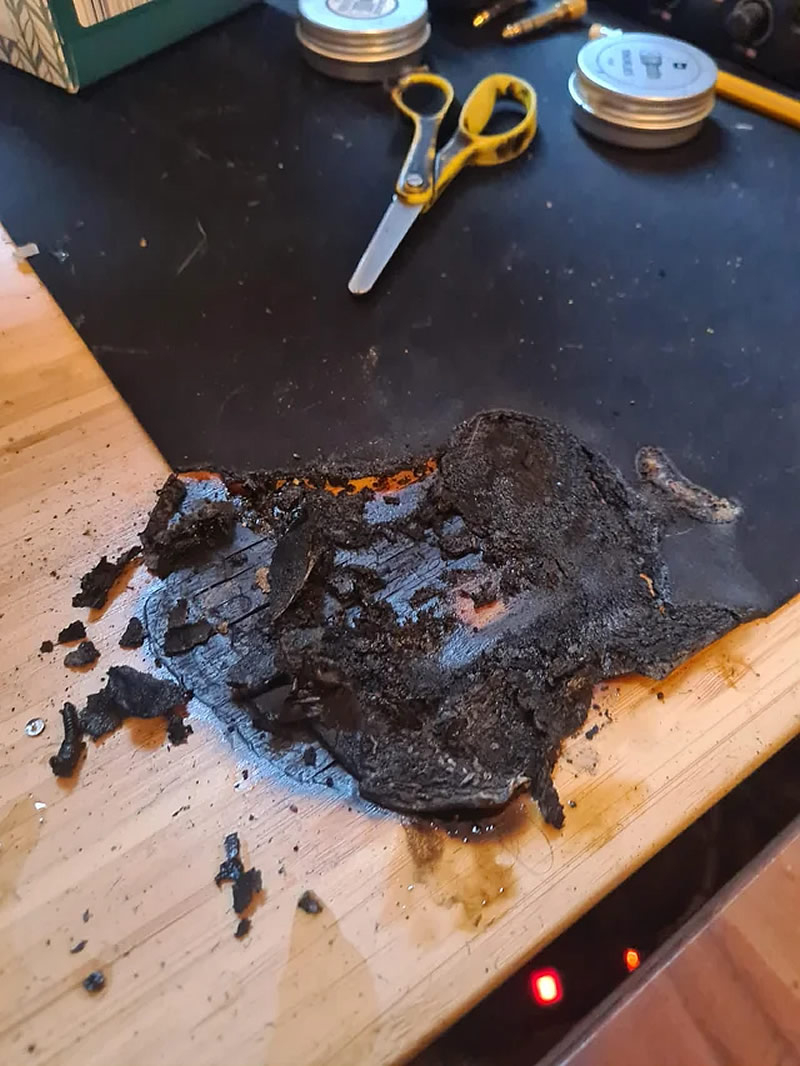  https://www.reddit.com/r/pcmasterrace/comments/1i7br8w/my_gigabyte_mouse_caught_fire_and_almost_burned/?rdt=51910 