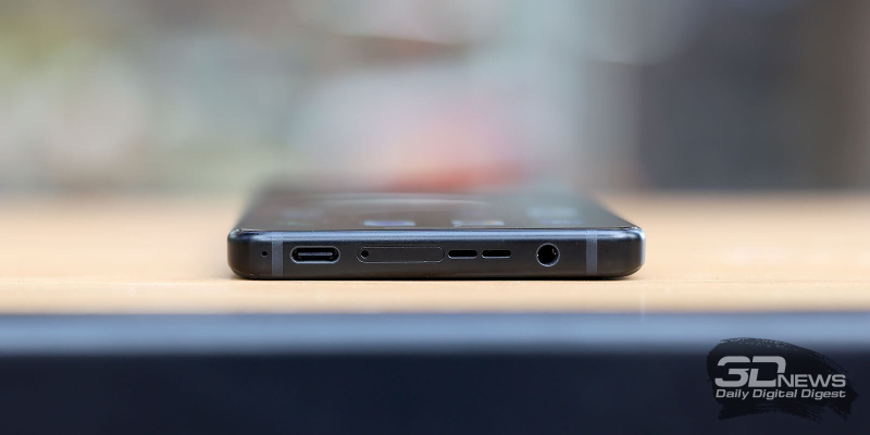  ASUS ROG Phone 9 Pro, нижняя грань: микрофон, динамик, порт USB Type-C, мини-джек 