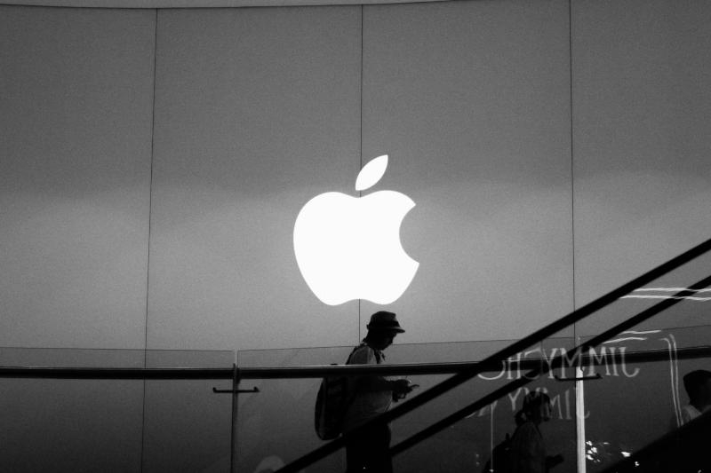 Британские силовики потребовали от Apple возможность следить за всеми пользователями