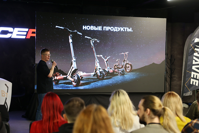 В России стартовали продажи электросамокатов Navee GT3 и ST3, способных подниматься в гору с уклоном 28 %