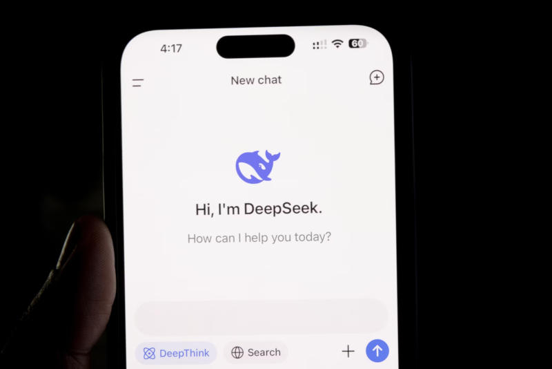 DeepSeek без разрешения передавал данные пользователей и их запросы в Китай, заявили в Южной Корее