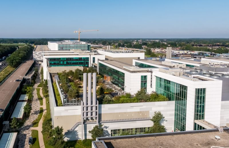 ASML     ,       
