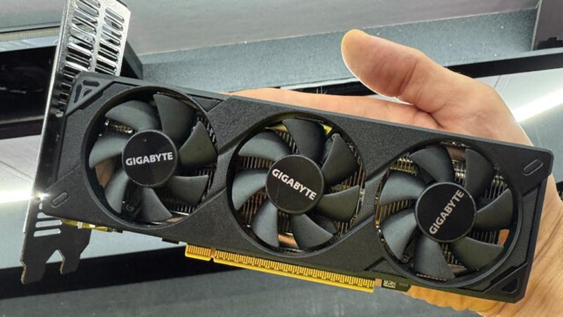 Gigabyte показала низкопрофильную версию GeForce RTX 5060 с тройкой вентиляторов