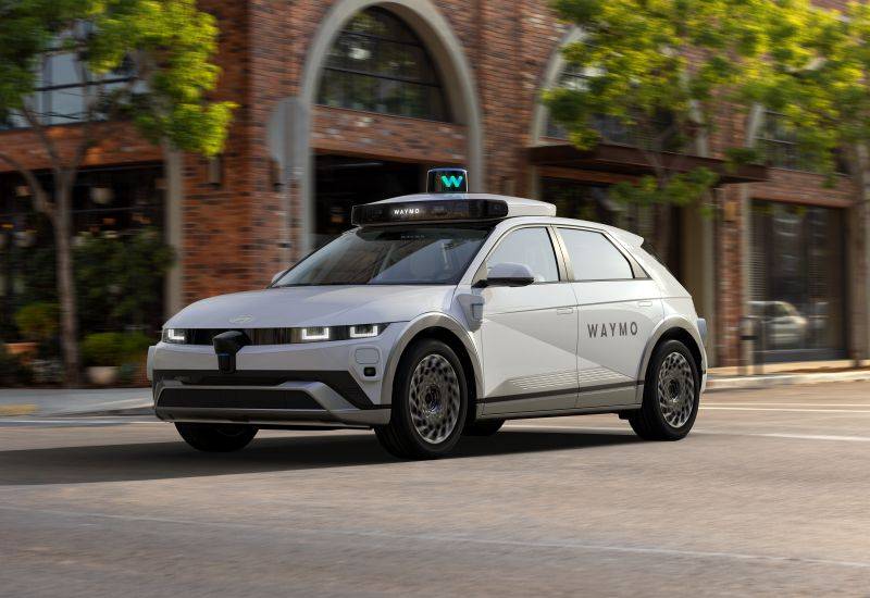 Tesla придётся попотеть: беспилотные такси Waymo удвоили число поездок до 10 млн всего за пять месяцев