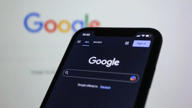 Google начала наполнять ИИ-поиск AI Mode неотключаемой рекламой