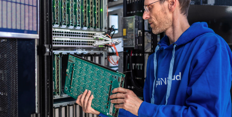 Нейроморфный суперкомпьютер SpiNNaker2, способный имитировать до 180 млн нейронов, прописался в Сандийских национальных лабораториях