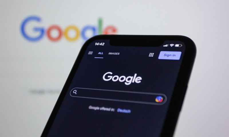 Новостные сайты стали терять миллионы посетителей из-за ИИ-обзоров Google