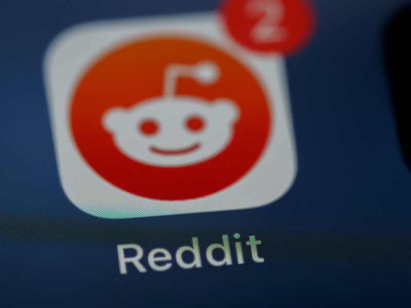 Reddit запустил ИИ, который внедрит сообщения пользователей в рекламные кампании