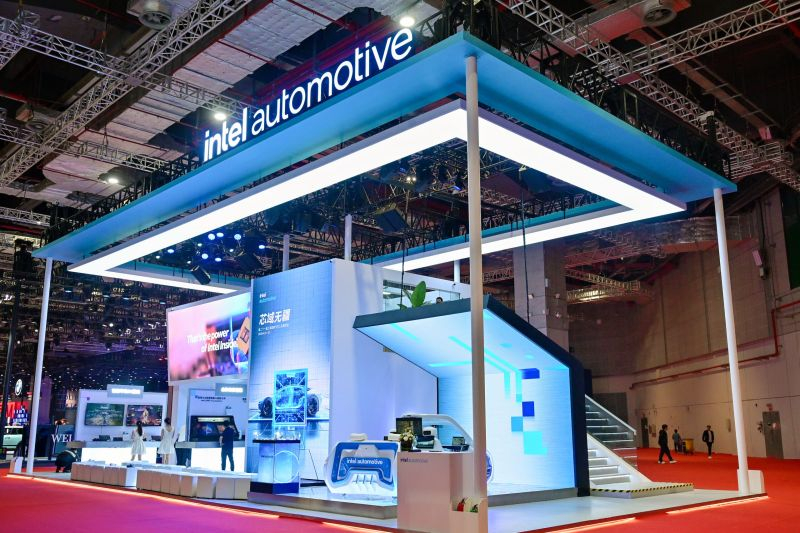 Intel свернёт производство автопроцессоров ради серверов и ПК