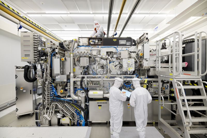 ASML рассказала, когда создаст машины для выпуска чипов с разрешением 5 нм