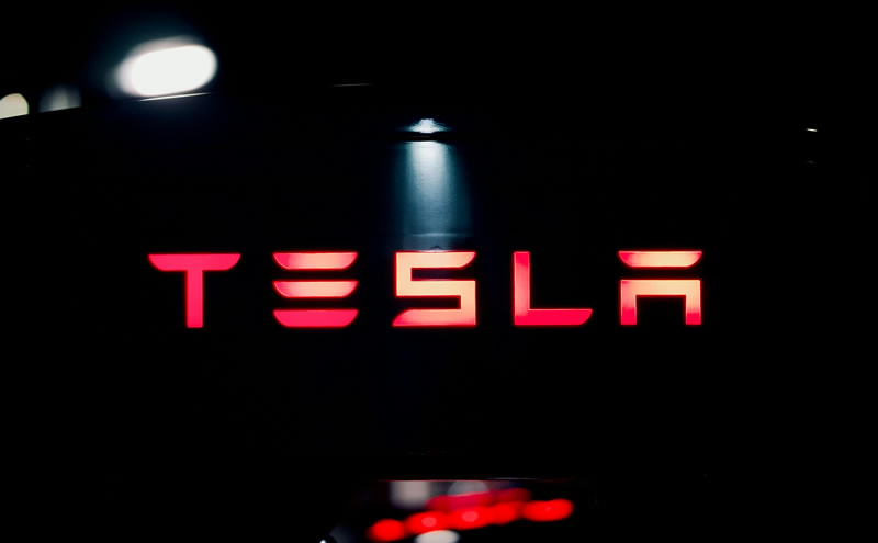 -    Cruise   Tesla    