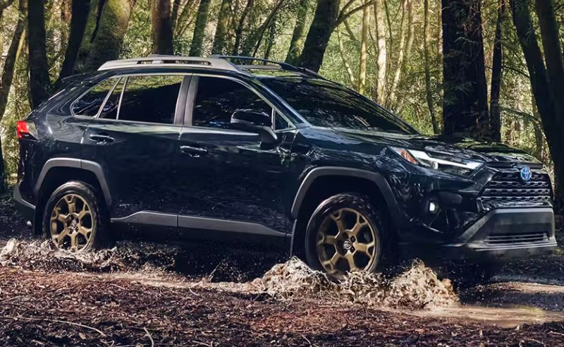 Toyota RAV4 по итогам прошлого года обогнала Tesla Model Y в статусе самого популярного в мире автомобиля