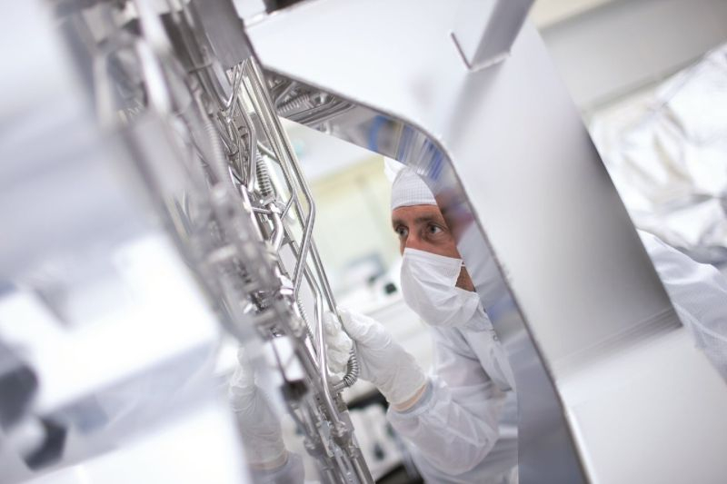 ASML признала, что не может гарантировать рост продаж в 2026 году из-за глобальных проблем