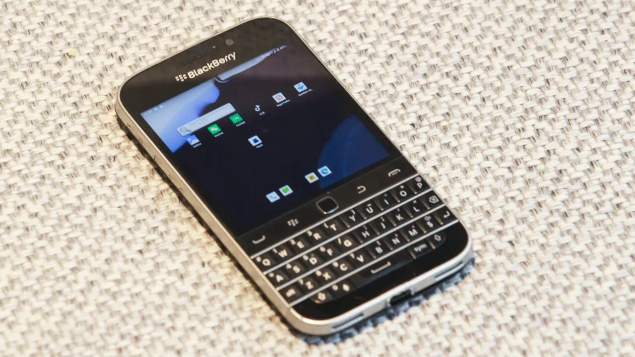 Реинкарнация: китайцы переделали BlackBerry Classic в современный