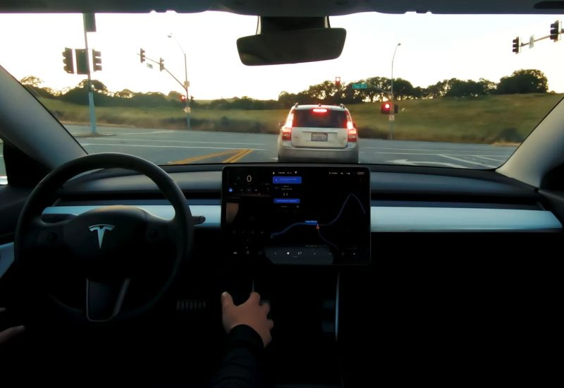 Автопилот FSD намного чаще отталкивает покупателей от Tesla, нежели привлекает
