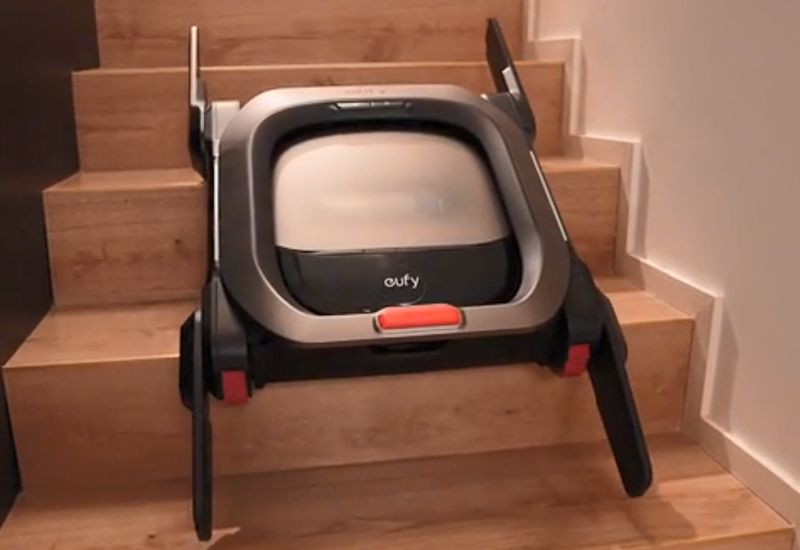 Представлен Eufy MarsWalker — робот для подъёма и спуска роботов-пылесосов по лестницам