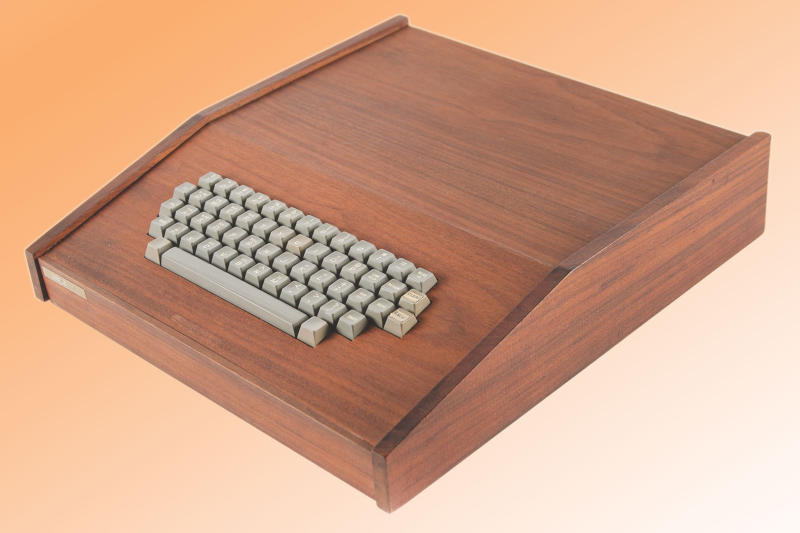 Apple＊Computer＊ノートキューブ＊ヴィンテージ＊未使用 Один из девяти компьютеров Apple-1 в оригинальном деревянном