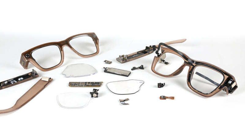 В iFixit докопались, как работают волноводы в M**a Ray-Ban Display, и поняли, что отремонтировать очки невозможно