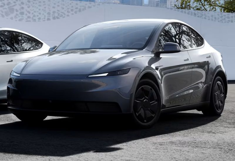 Дешёвая Tesla Model Y выглядит как насмешка над покупателями: в ней всё сделано так, чтобы её не купили