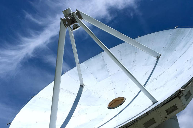 В спутниковой связи не оказалось шифрования  любой может перехватывать сообщения, звонки и трафик