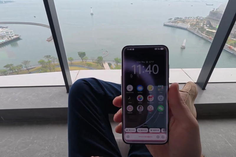 Новый DeepSeek-момент: первый в мире полностью агентный смартфон показали в деле