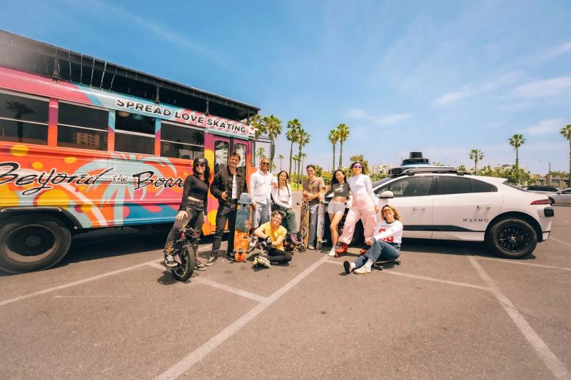 Waymo пришлось отозвать роботакси для обновления, чтобы те не проезжали мимо остановившихся для высадки школьников автобусов