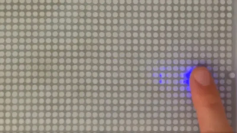 Учёные изобрели тактильный дисплей, который оживает под пальцами