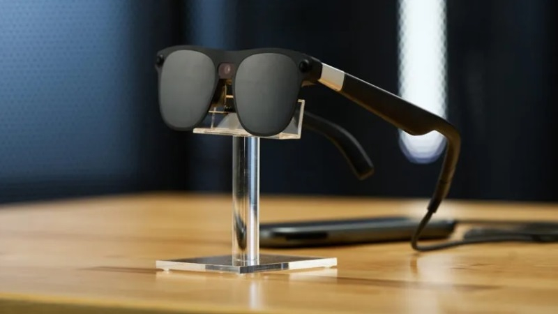 Google показала Xreal Project Aura проводные умные очки с прозрачным экраном, Android XR и дизайном классических очков